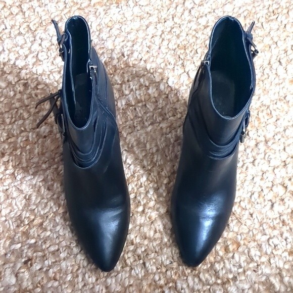 Vince Camuto Boot Rhiannon Black Leather Buckles Ankle  Chunky Women's 10 M - Picture 1 of 13